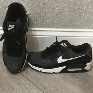 Barely used. Nike Air Max. Men’s size 9